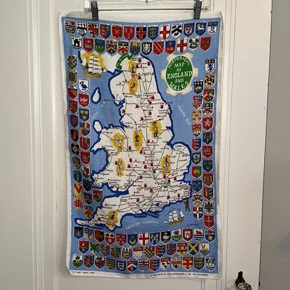 Vtg Irish Linen tea towel/wall hanging of a Historical Map of England and Wales - Picture 1 of 9
